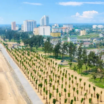 طقس مشمس نهاراً مع فرص لهطول أمطار خلال فترة المساء اليوم